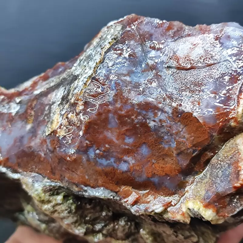 عقیق گل اناری زمینه کبود درشت و سنگین