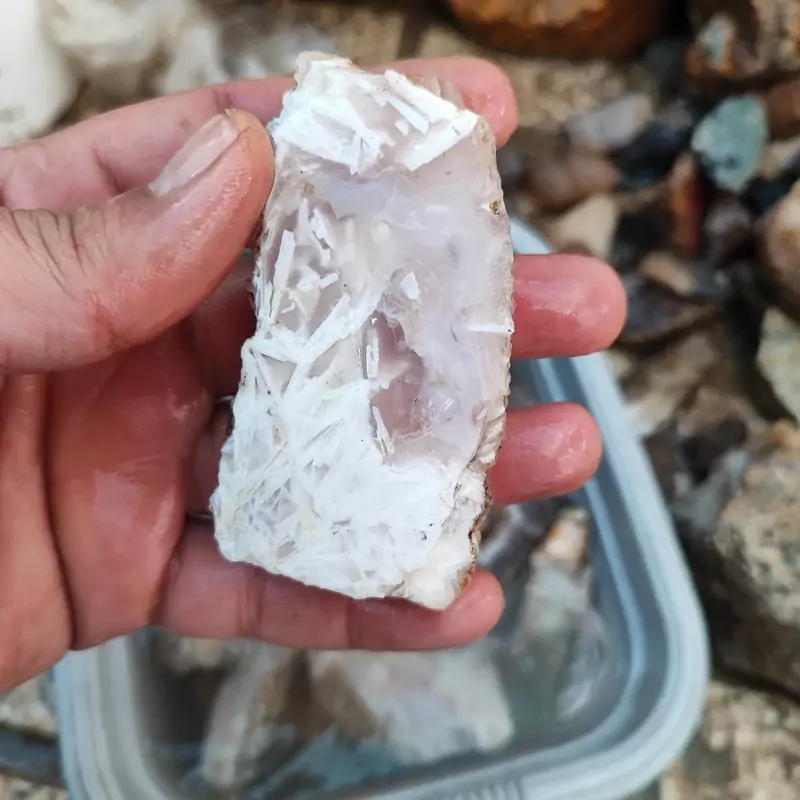 عقیق رنگی اکثراً رتایلی 3 کیلویی