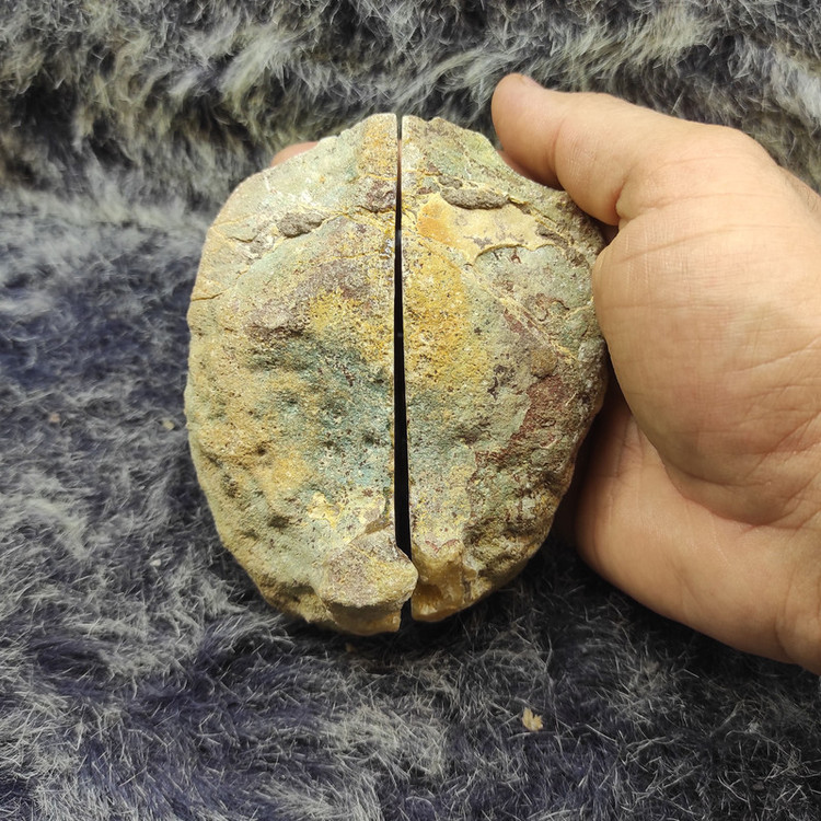 سنگ راف آمیتیست مدل کریستالی کد A7402