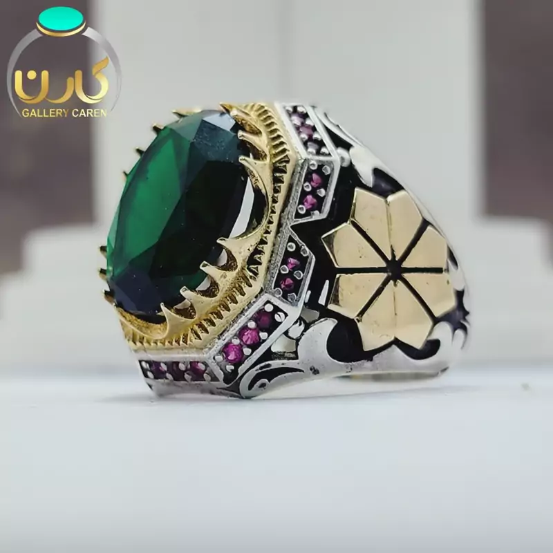 نگین زمرد بامخراج یاقوت سرخ و رکاب نقره زیبا مردانه و تاج طلایی رنگ ثابت
