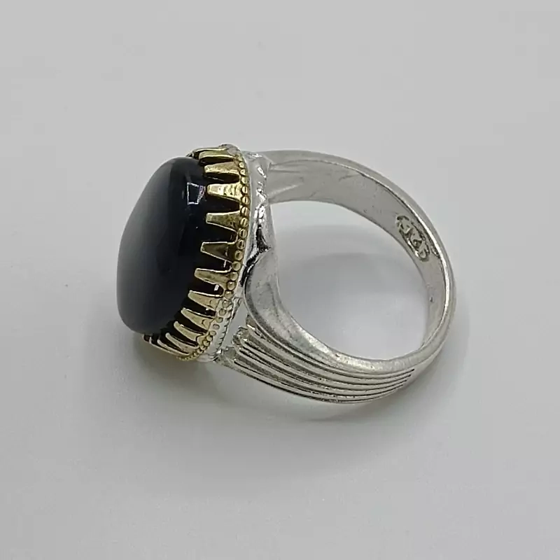 انگشتر نقره مردانه عیار 925 تاج برنجی نگین عقیق سیاه کد 921