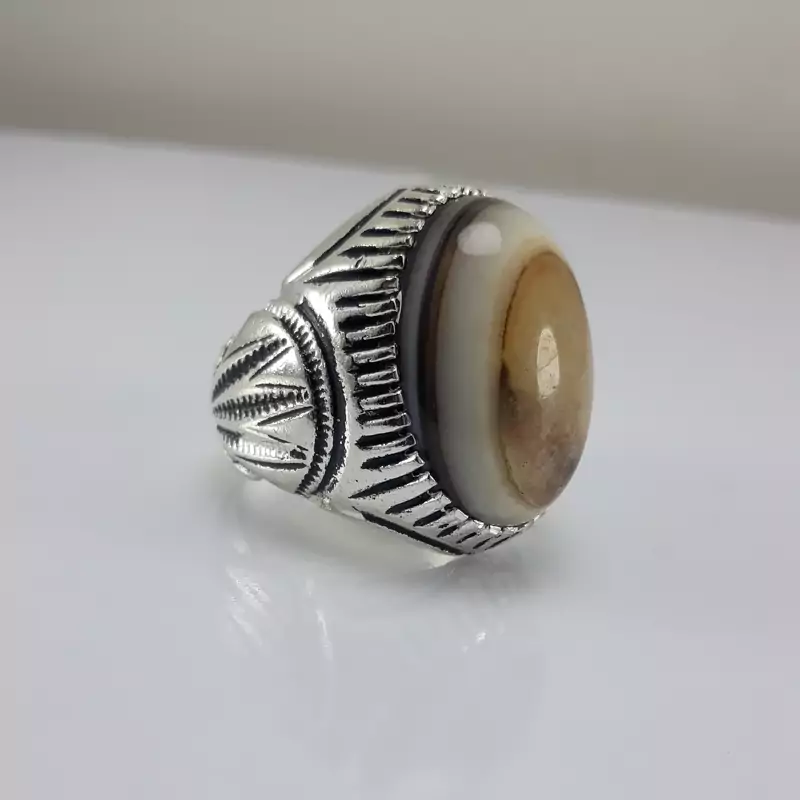 انگشتر روکش نقره عقیق سه پوست .سایز 62 به ضمانت معدنی