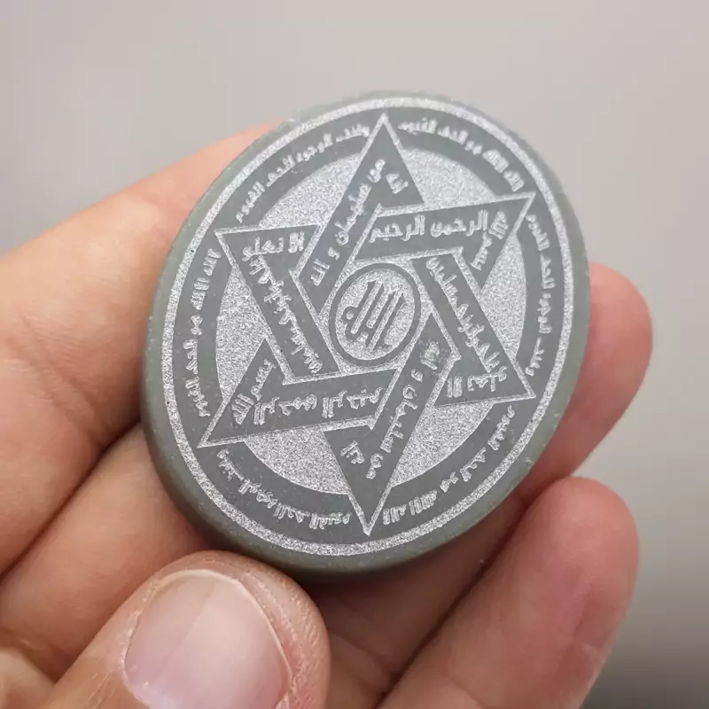 نگین مدال یشم هر دو طرف حکاکی بی نظیر