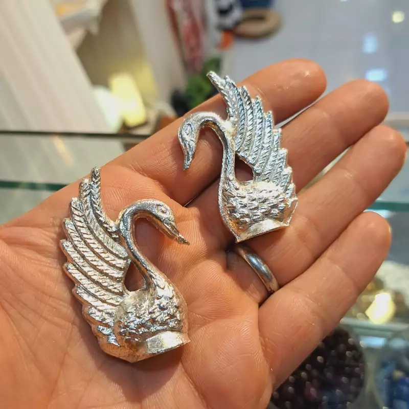مجسمه قو فلزی 2عددی مجسمه قو عاشقئ مجسمه مرغابی فلزی 2عددی مرغابی برنجی اردک فلزی سلما گالری کرج