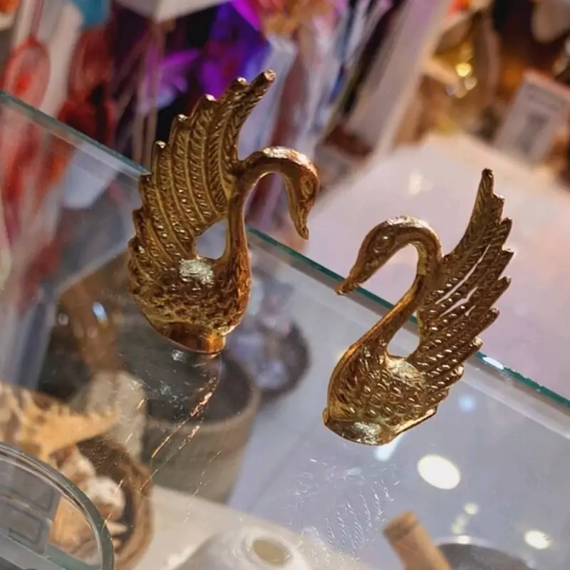 مجسمه قو فلزی 2عددی مجسمه قو عاشقئ مجسمه مرغابی فلزی 2عددی مرغابی برنجی اردک فلزی سلما گالری کرج