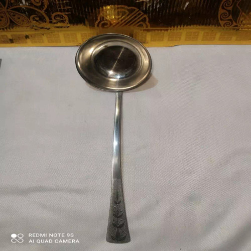 ملاقه بزگ 32 سانتی جنس استیل نگیر (جذب آهنربا نمیشه)خارجی بسیار باکیفیت و عالی با چال ملاقه بزرگ عمق 4 سانتی