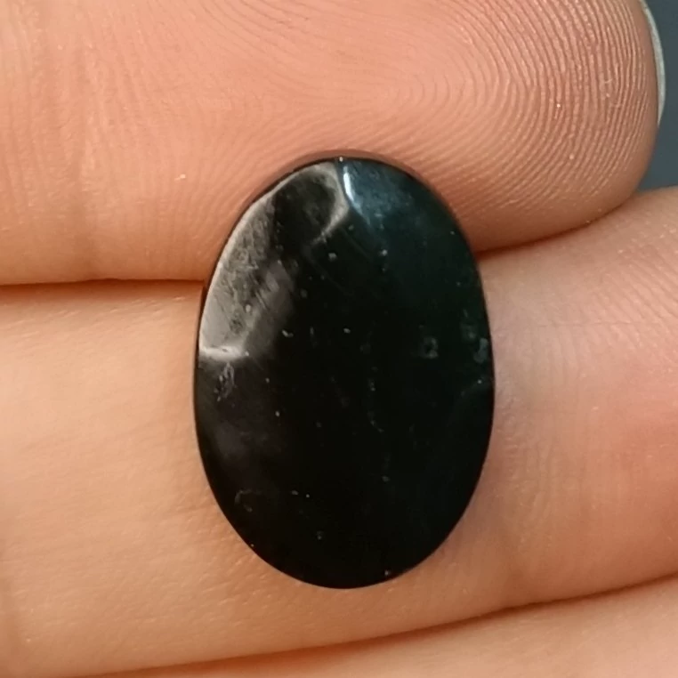 نگین سنگ یشم کهنه تراش
