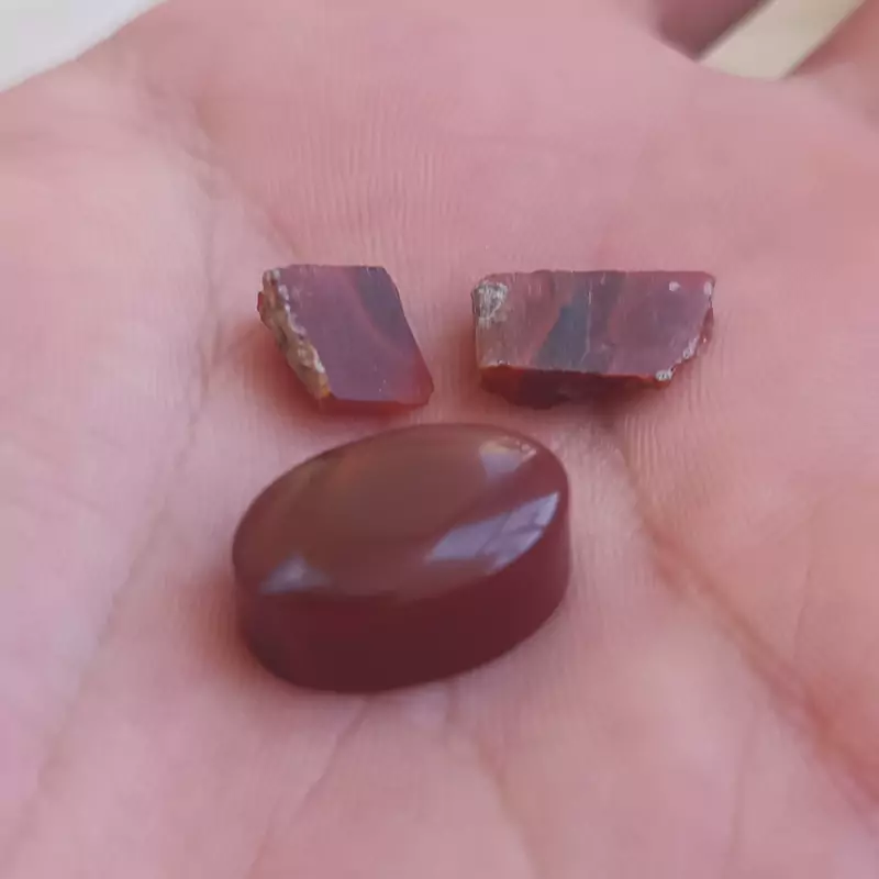 نگین عقیق سرخ رنگ طبیعی و معدنی