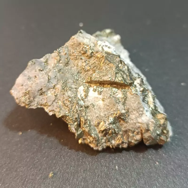 سنگ راف پیریت طلایی