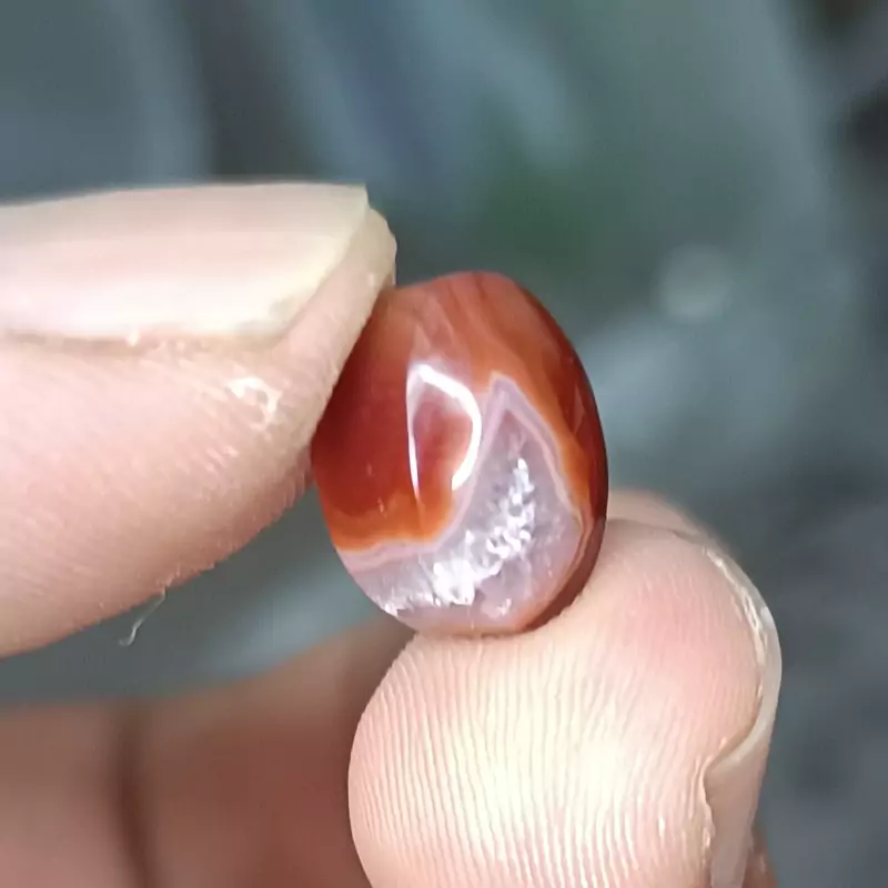 نگین عقیق سرخ رنگ آتشین