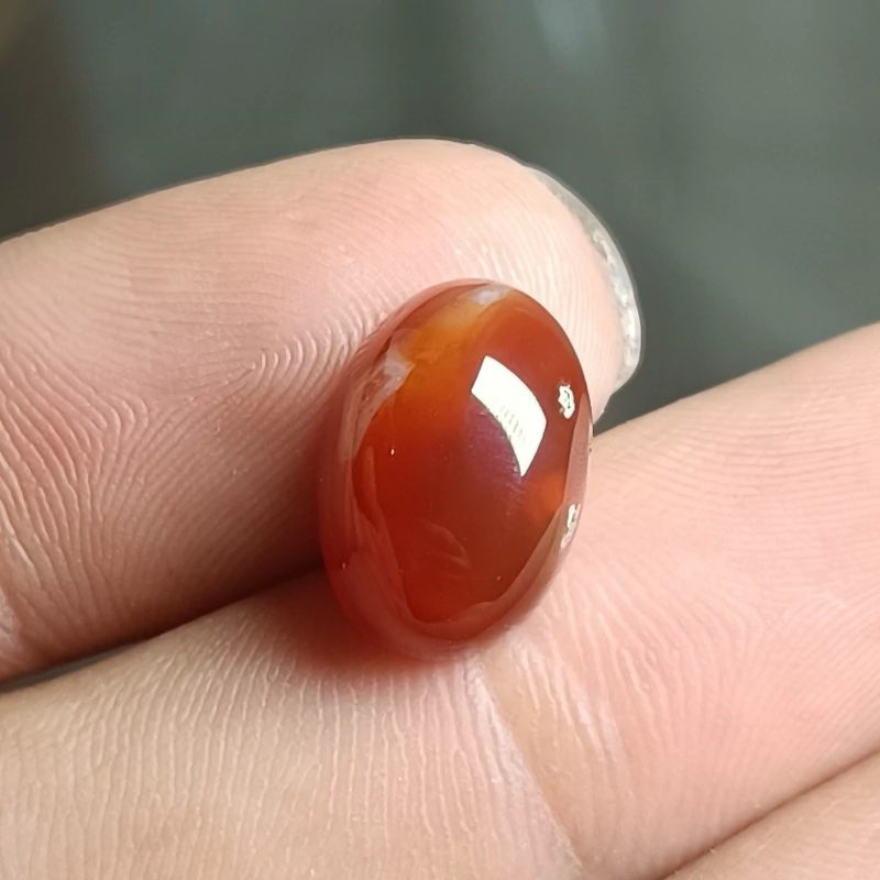 نگین سرخ معدنی با رنگ کاملا طبیعی