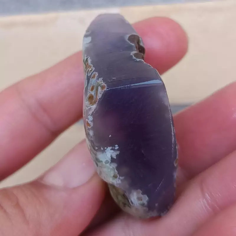 عقیق سوسنی درجه یک صد درصد معدنی رنگ طبیعی