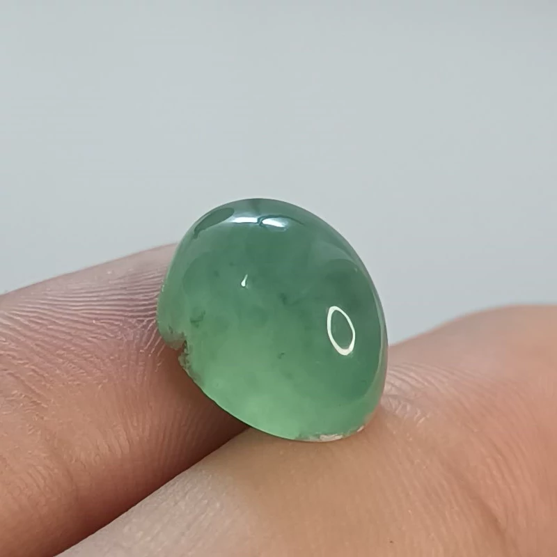 نگین عقیق سبز معدنی رنگ طبیعی