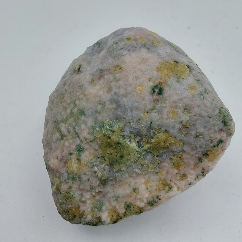 سنگ قیمتی و زینتی عقیق شجر.  وزن  152 گرم . کد c 75