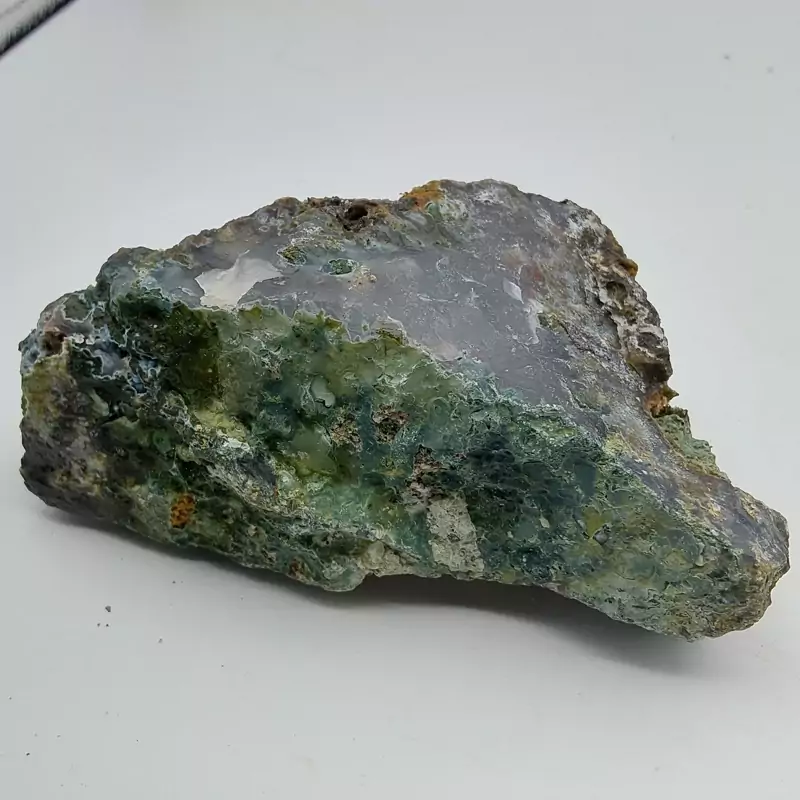 سنگ قیمتی عقیق شجر. وزن 271 گرم . کد E 8