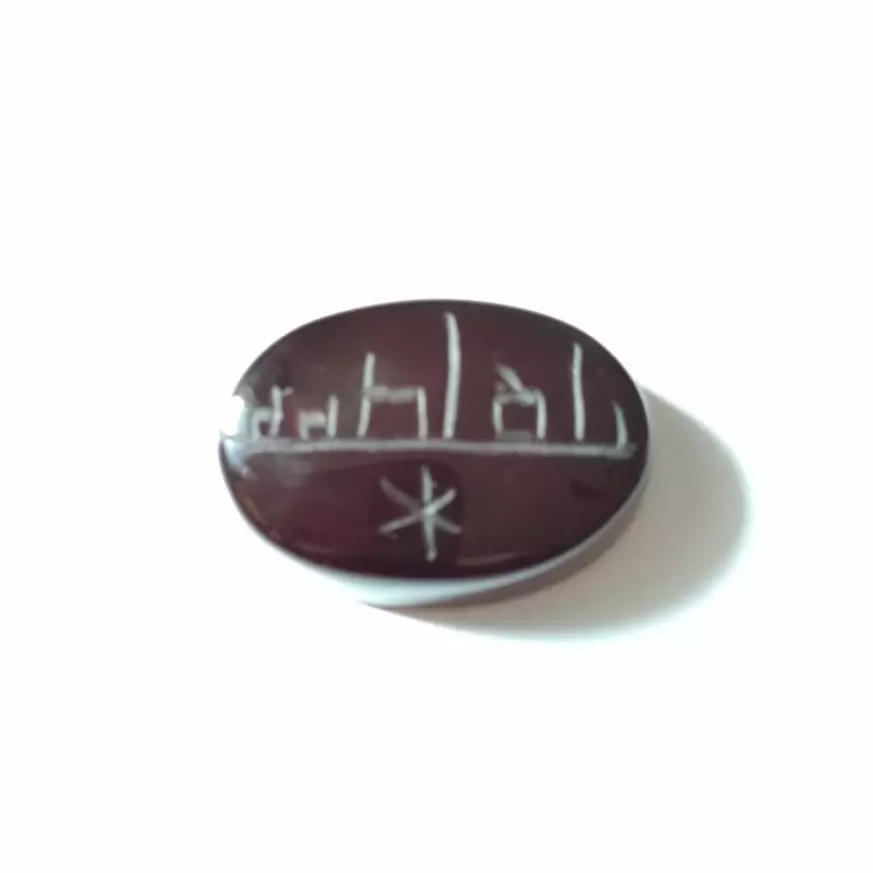 عقیق یمنی اصل معدنی حکاکی شده کد mff010