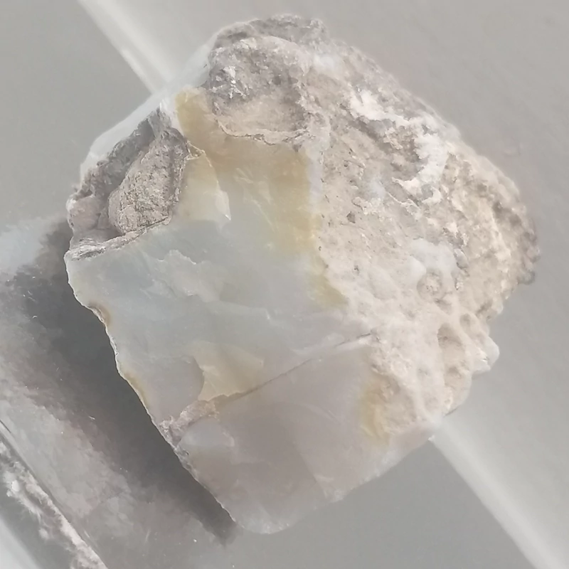 سنگ راف عقیق طبیعی سوسنی شفاف و آبدار بدون ناخالصی و رگه