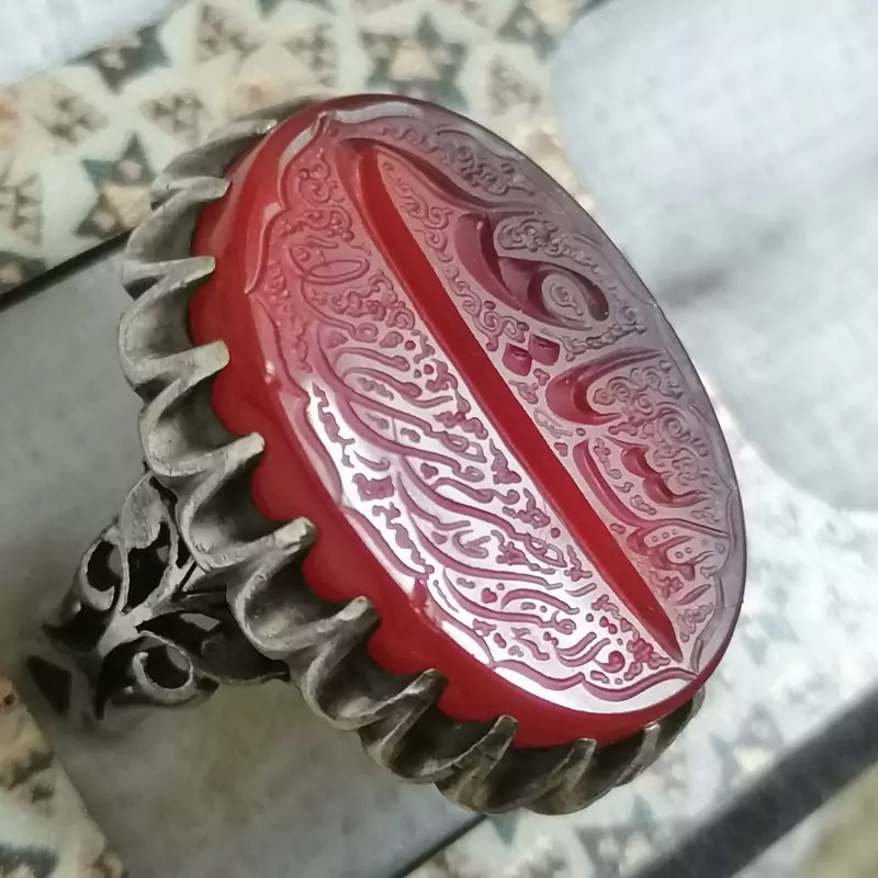 عقیق سرخ طبیعی خطی با رکاب نقره دستساز سنگین عیار بالا و مارک