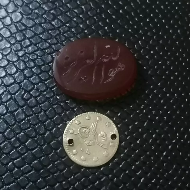 نگین عقیق سرخ خوشرنگ و طبع و آبدار بسیار شفاف حکاکی هو الله العزیز