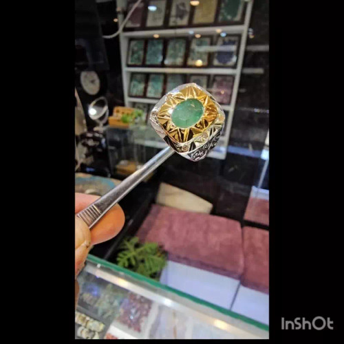 انگشترزمردزامبیا اصلی مخراج برلیان اصلی رکاب نقره دستساز نقره عیار 925ارسال رایگان