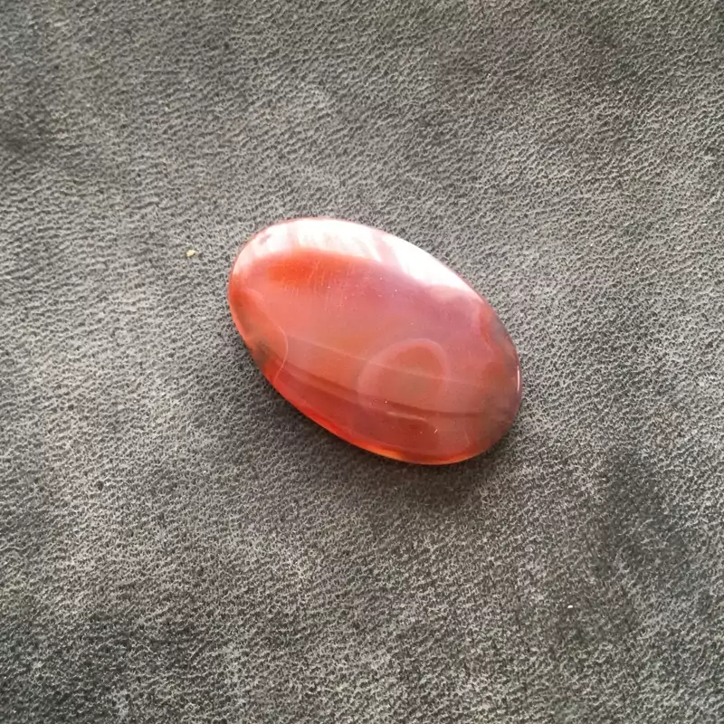 عقیق سرخ طبیعی معدن خور ( تراش بیضی)