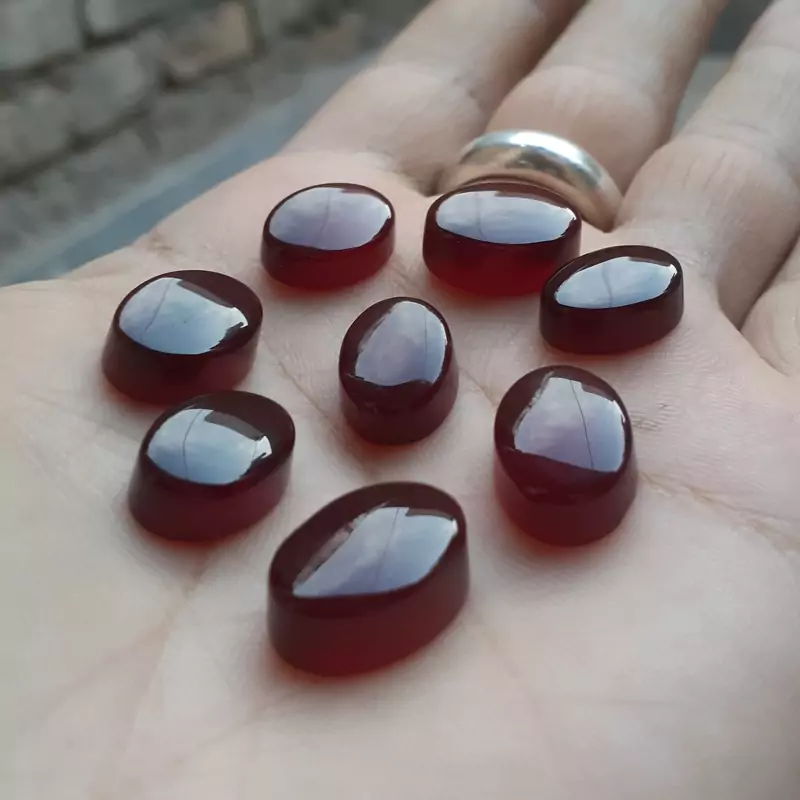 عقیق سرخ درجه یک خوشرنگ ، 8عدد عالی و بی نقص ارسال رایگان کیفیت صادراتی پک 8عدد نگین عقیق