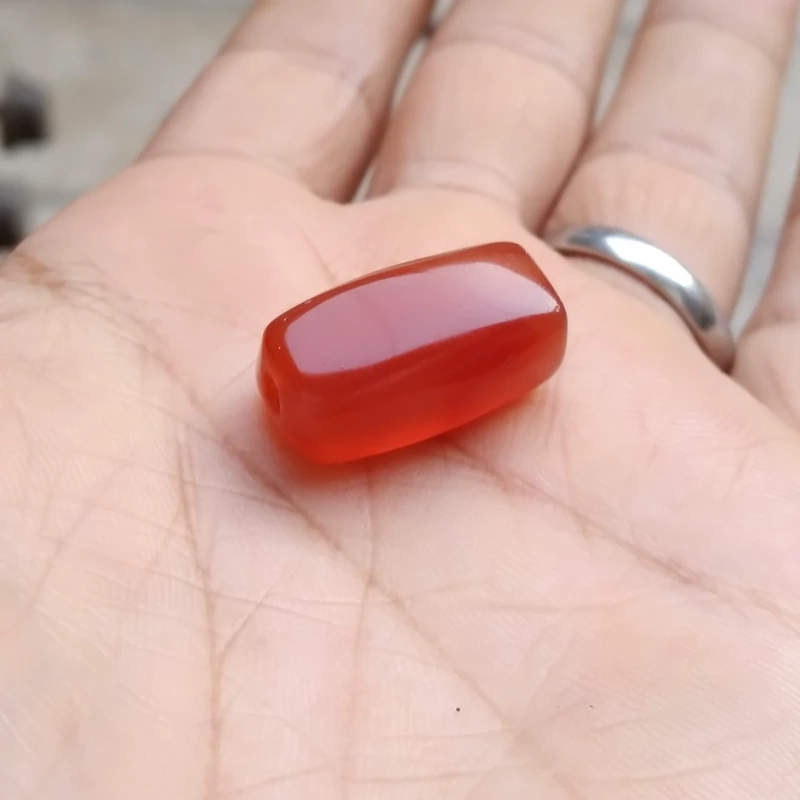 مهره عقیق یمنی کهنه سرخ سرتا سر طوق بسیار آبدار بدون بهسازی درشت تضمینی
