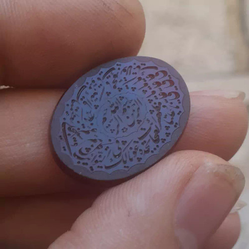 عقیق خطی با حکاکی ذکر پر فضیلت نادعلی نگین عقیق سرخ خطی