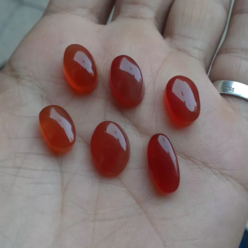 عقیق یمنی بصورت پک 6عدد نگین بارنگ سرخ و تراش بادومی پک شماره 18