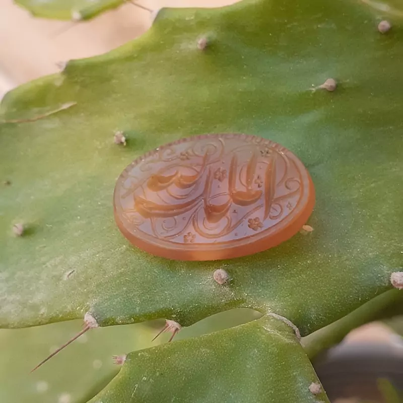 عقیق خطی یمنی باحکاکی ملک الله اثری فاخر و زیبا با قیمت مناسب