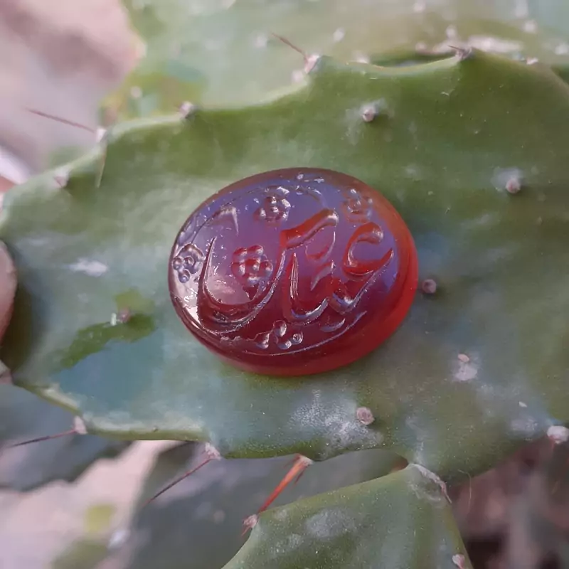 عقیق خطی با حکاکی عباس بصورت دست نویس زیبا و خوش خط
