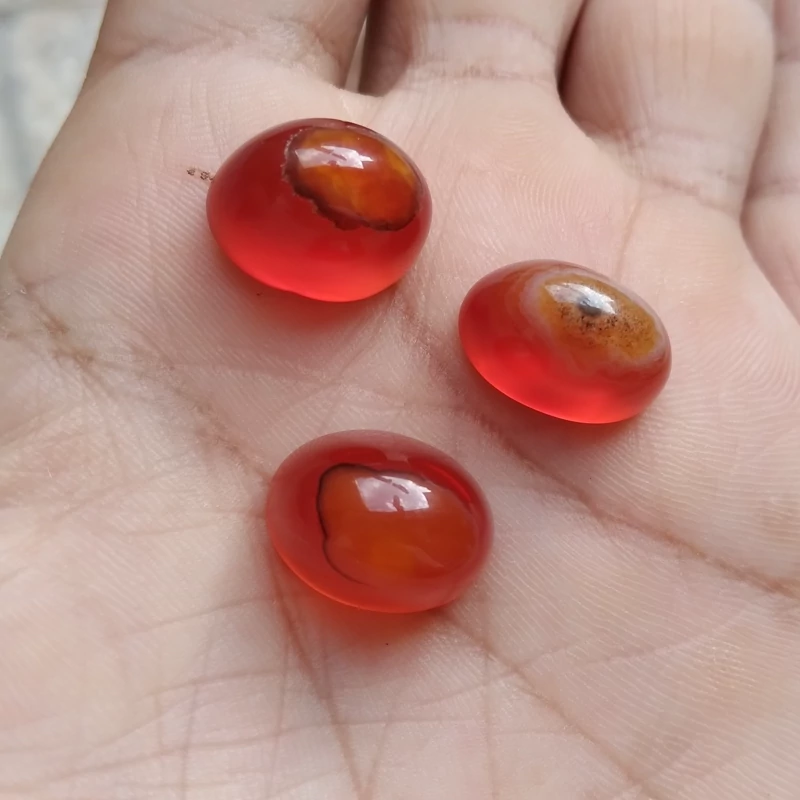 عقیق سرخ طبیعی کلاه دار خوشرنگ آبدار 3عدد باهم