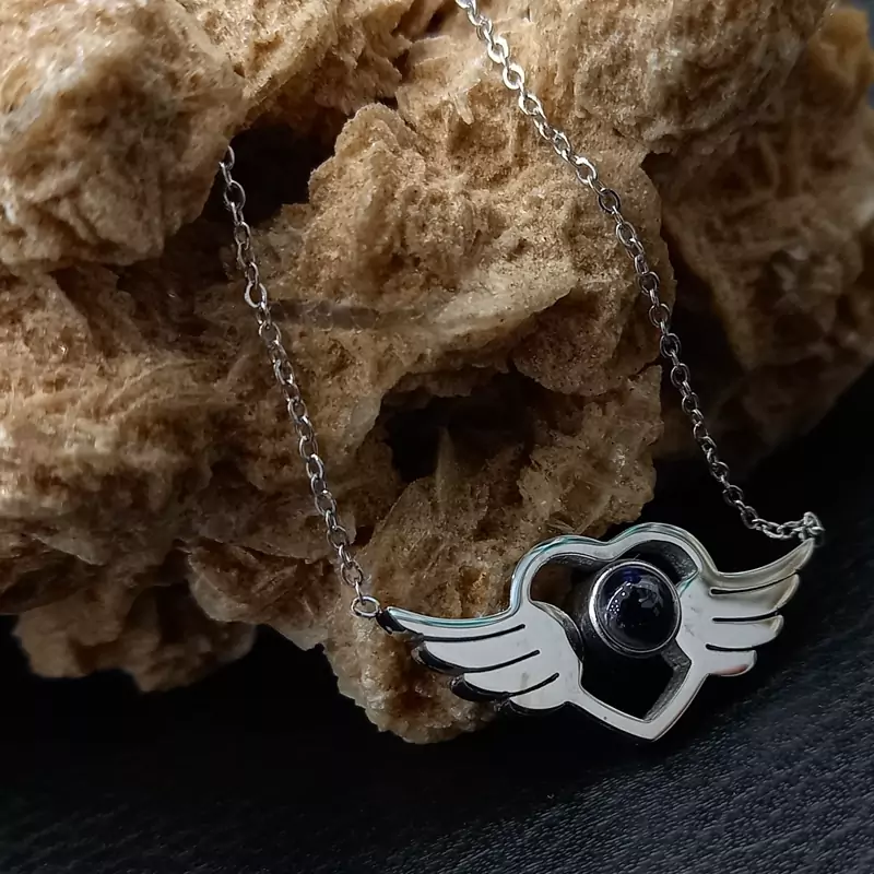 گردنبند دوستتت دارم به صدزبان مدل بال فرشته نقره ای