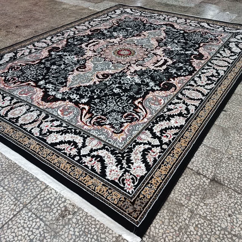 فرش ماشینی کاشان 9 متری طرح تارا مشکی جنس بی سی اف 400شانه با تراکم 700