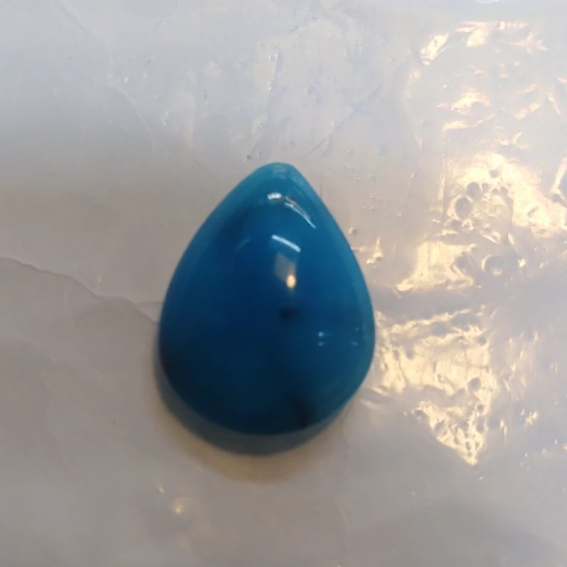 سنگ فیروزه ی آمریکایی اشکی (خوش رنگ و آبی مخصوص گردنبند)