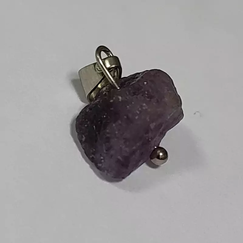 گردنبند راف آمیتیست طبیعی کد  av134 طبیعی و معدنی گردن آویز امیتیست  اسلایس راف