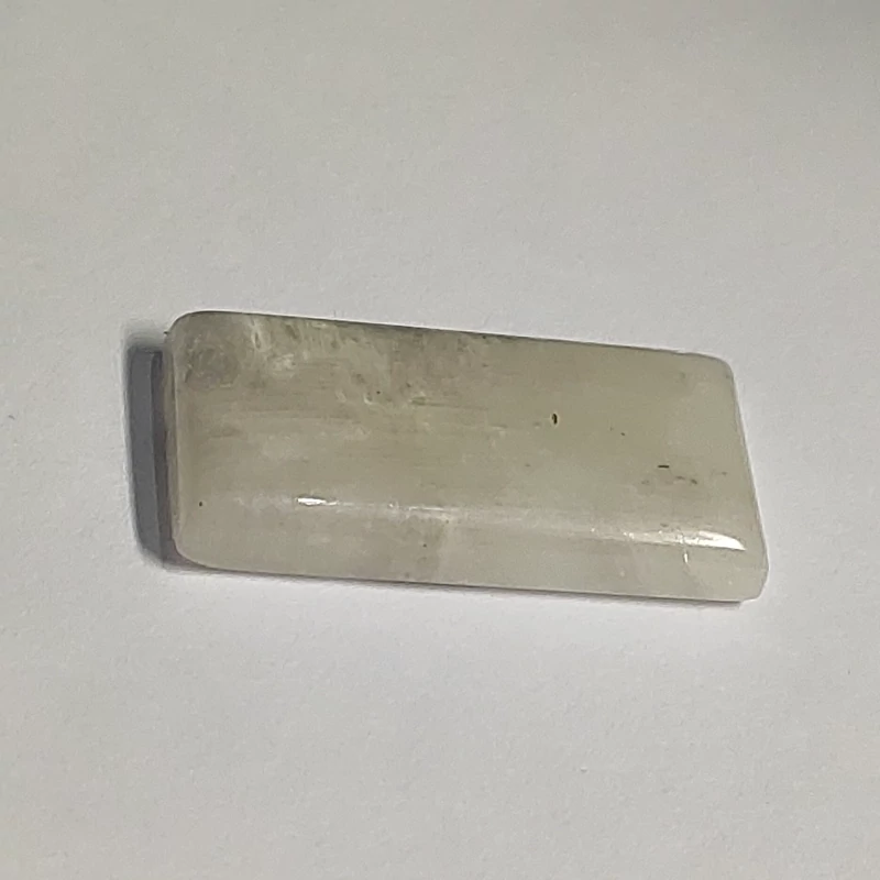 سنگ ماه یا حجرالقمر معروف یه مون استون با تلالو نور عالی کد m12