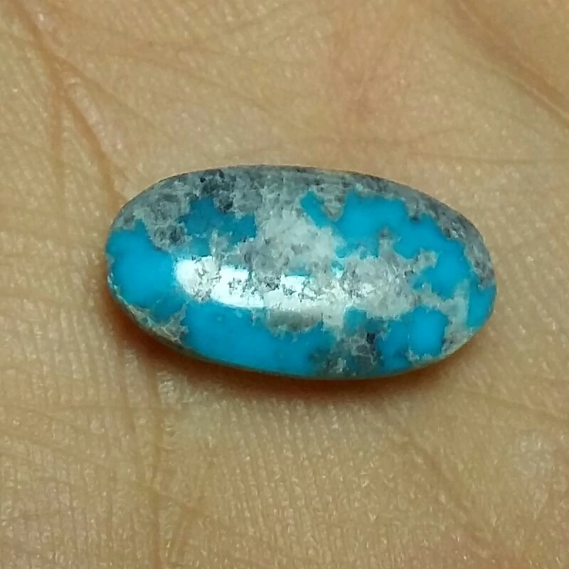 فیروزه نیشابور نگین فیروزه نیشابور آبی تراش بیضی بسیار زیبا و چشم نواز و فاخر کد 10984
