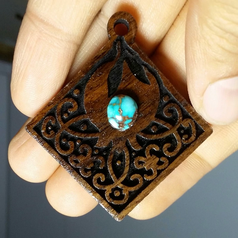 گردنبند ( رومانتویی ) چوب و نگین سنگ فیروزه بسیار شیک و خاص و پر انرژی کد11184