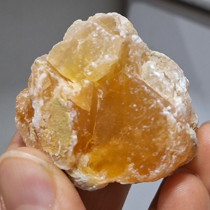 ژیپس عسلی پرتغالی نمونه فوق کلکسیونی سنگ راف ژیپس عسلی پرتغالی کمیاب 100 در 100 طبیعی شاهکار خلقت کد 21104