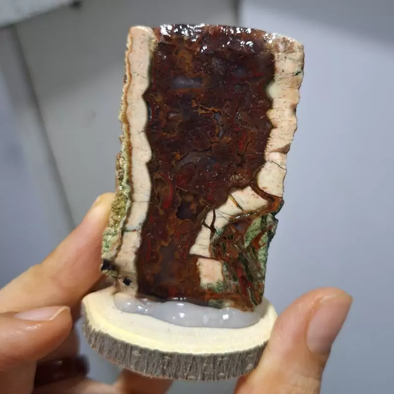 عقیق و جاسپر منظره جلا خورده روی پایه چوبی کد 21658