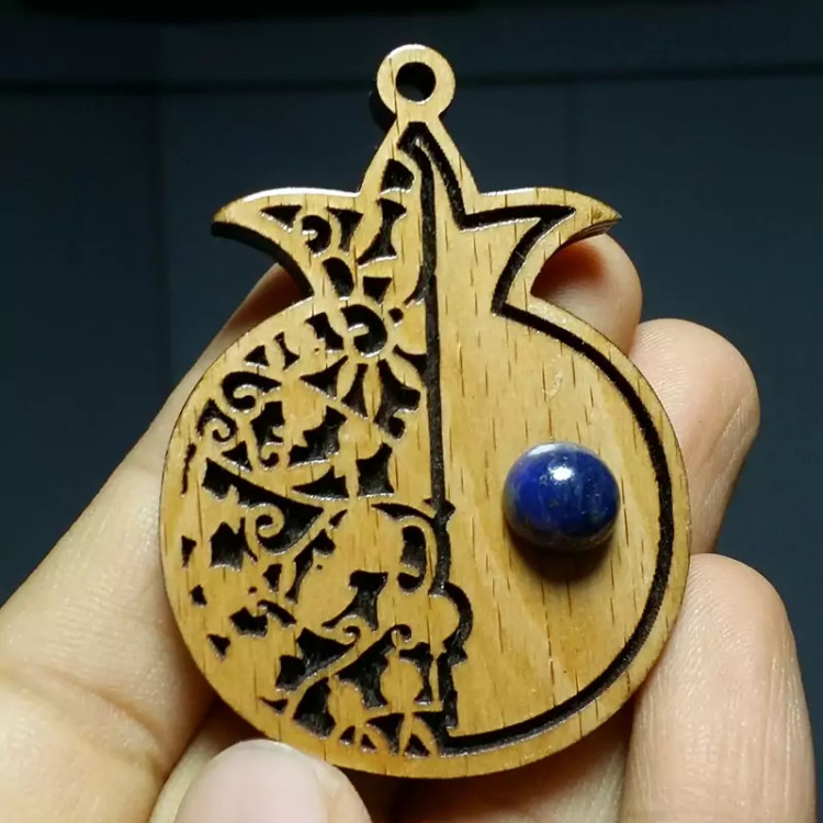 لاجورد گردنبند ( رومانتویی ) چوب و نگین سنگ لاجورد بسیار شیک و خاص و پر انرژی کد11187