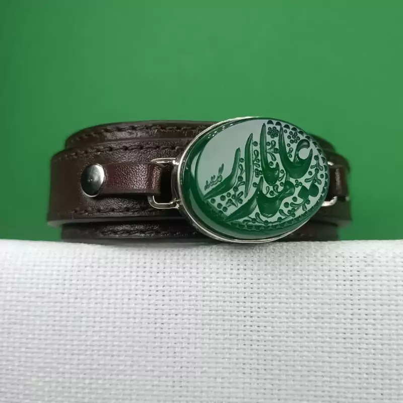 دستبند چرمی قاب نقره عقیق سبز با حکاکی یا علمدار