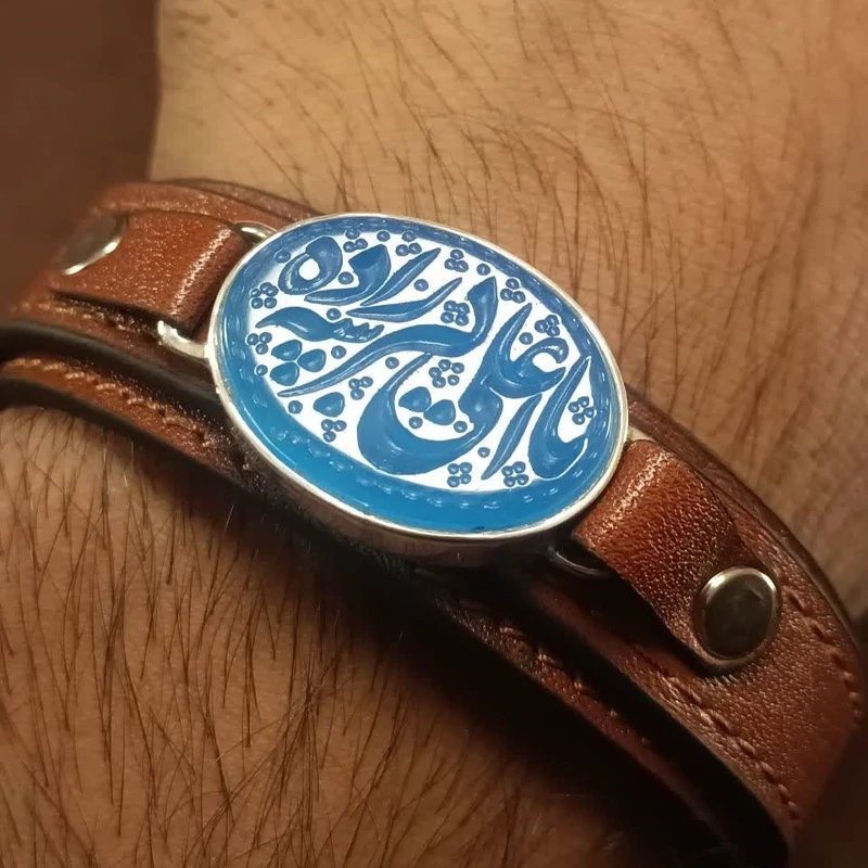 دستبند چرمی قاب نقره عقیق آبی با ذکر یا شهزاده علی اکبر