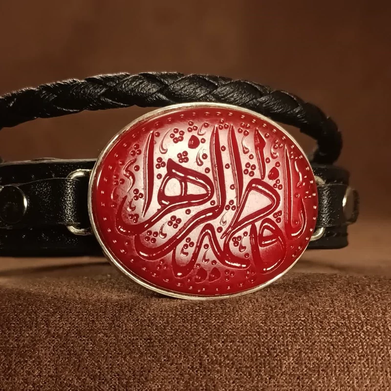 دستبند چرمی قاب نقره عقیق سرخ خراسانی با ذکر یا فاطمه الزهرا