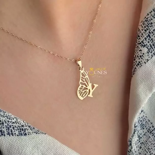 طلا 18 عیار پلاک گردنبند زنانه طرح پروانه