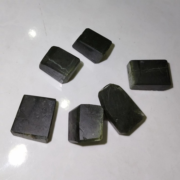 سنگ یشم معمولی و یشم سرپانتین معدنی تراش مکعبی با رنگ کیفیت فرکانس و قیمت بسیار عالی،
