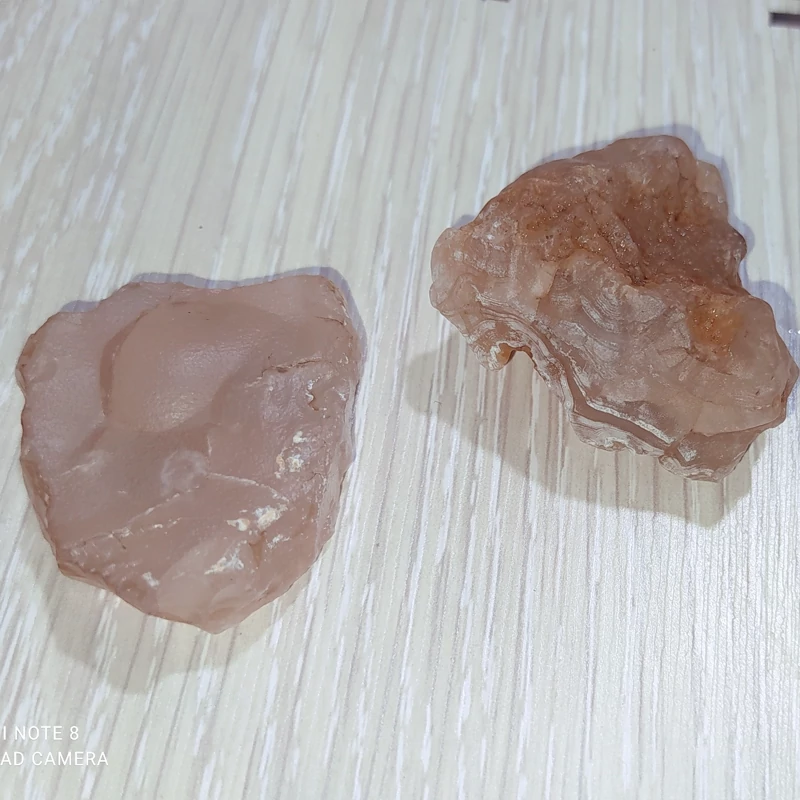 عقیق رنگی درشت مناسب جهت نگین انگشتر