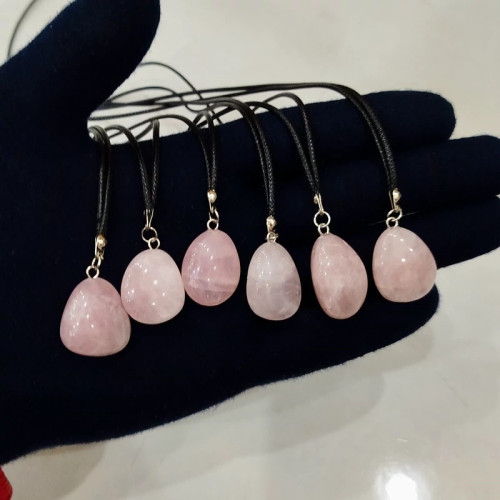 گردنبند رز کوارتز برزیلی اصل با بهترین کیفیت و فرکانس،رنگ و قیمت عالی،(12گرم)