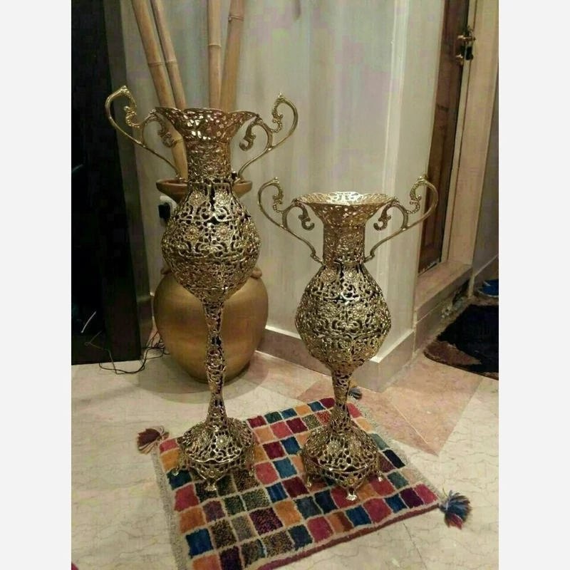 گلدان پایه دار کنار سالنی توری فرحی برنز
